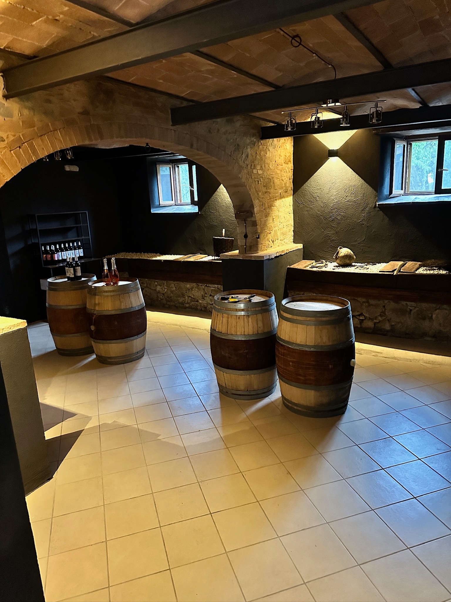 Suite La Bodega — barricas del monasterio, Agriturismo Oria