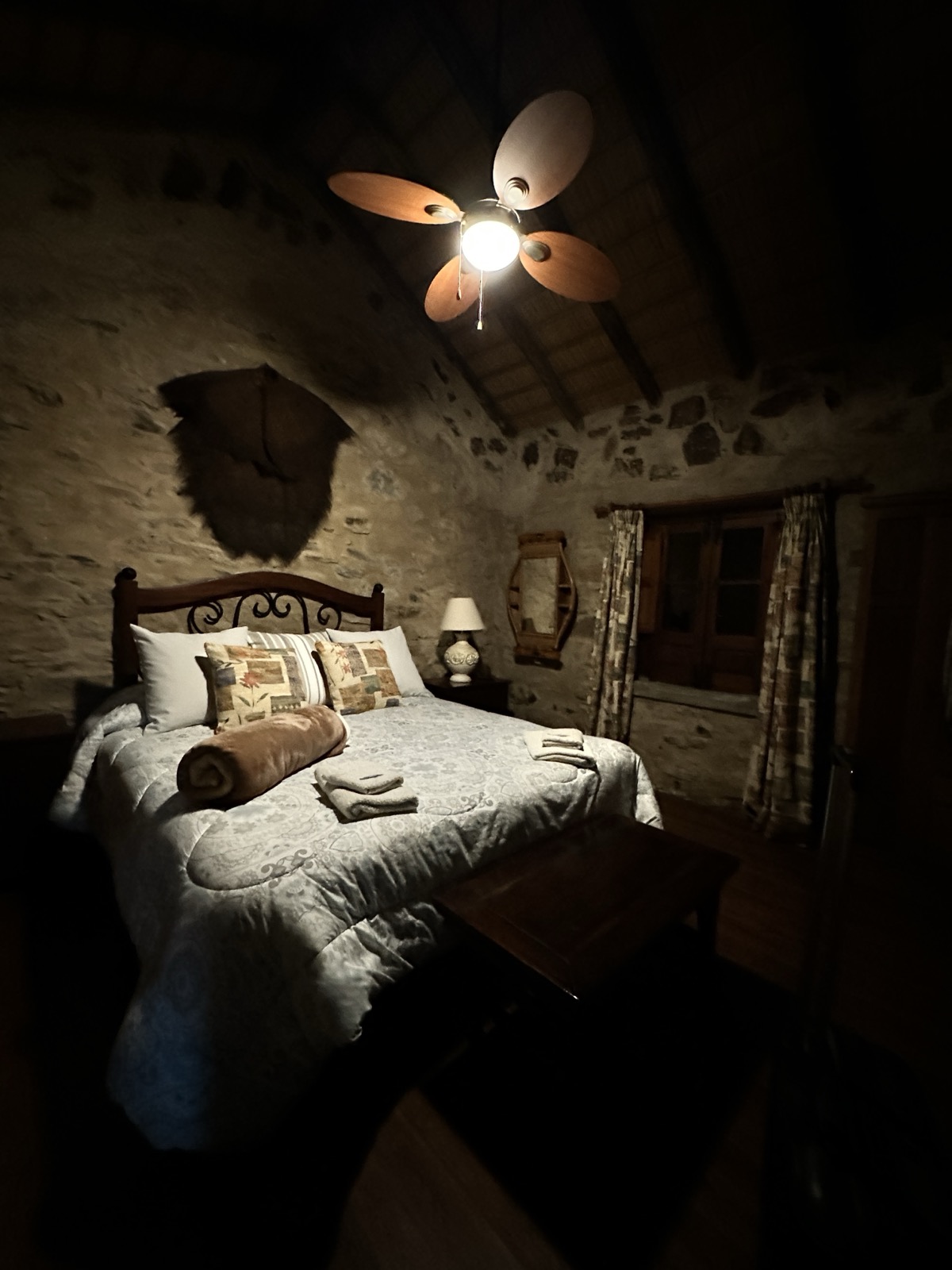 Cuarto 2 — Hotel Boutique Chacras de las Cañas, ambiente rústico auténtico